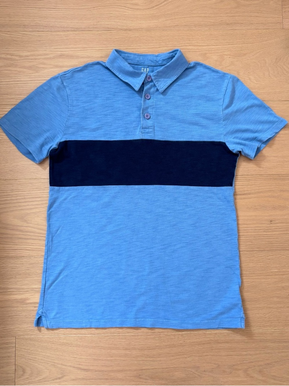 Gap live in cotton polo shirt for men size S.